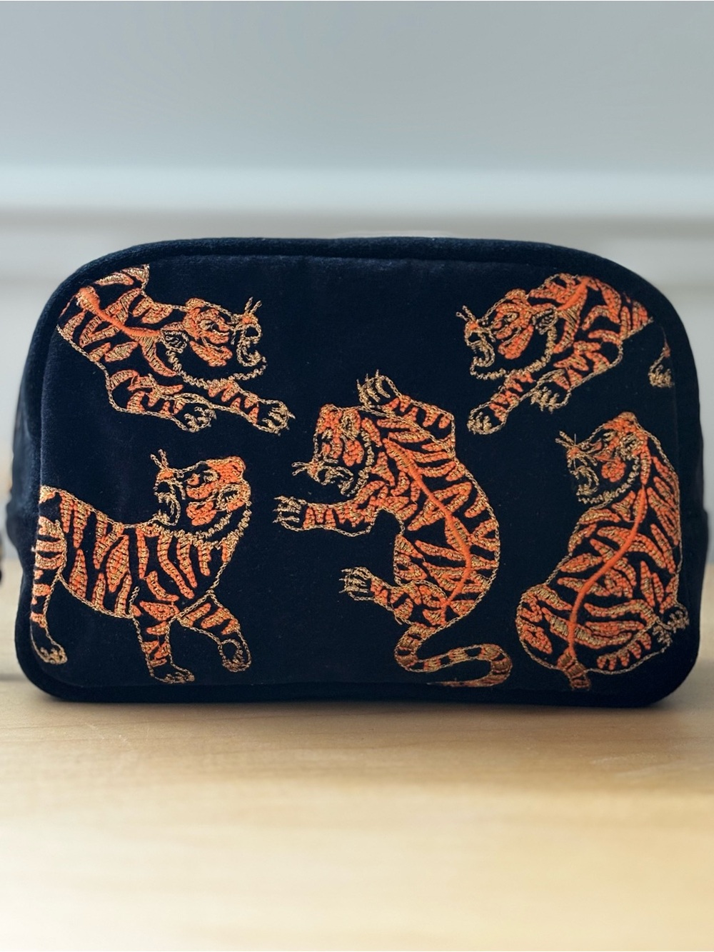 Elizabeth Scarlett x Fortnum Mason Velvet Makeup Cosmetic Bag- Tigers - Picture 2 of 10